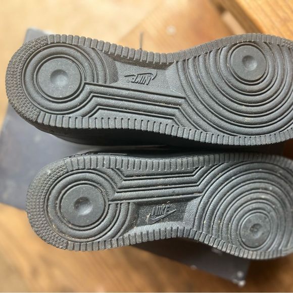 Nike Men's Airforce 1 Retro Low Tops Size 12 - Picture 3 of 7